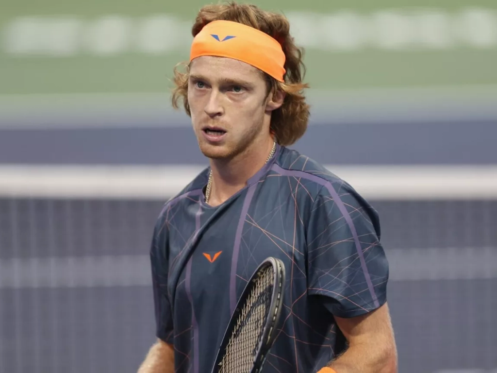 Андрей Рублёв уступил де Минору в четвертьфинале ATP-500 в Пекине
