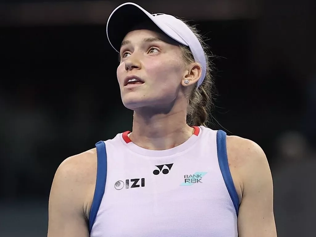 Елена Рыбакина проиграла Алине Чараевой во втором круге турнира в Пекине