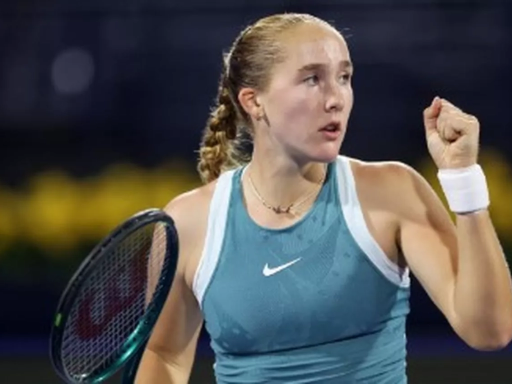 Мирра Андреева проиграла Чжэн Циньвэнь в финале турнира WTA-1000 в Пекине